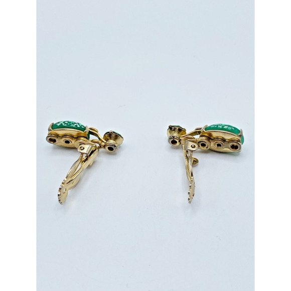 Vintage Green Confetti Glass Cabochon Rhinestone Clip Earrings Gold Tone Glows - Picture 7 of 10